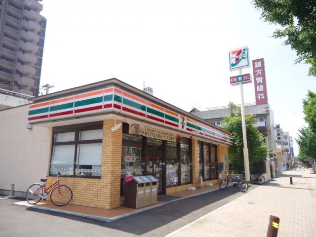 コンビニ　セブン-イレブン久留米荘島町店（コンビニ）まで673m
