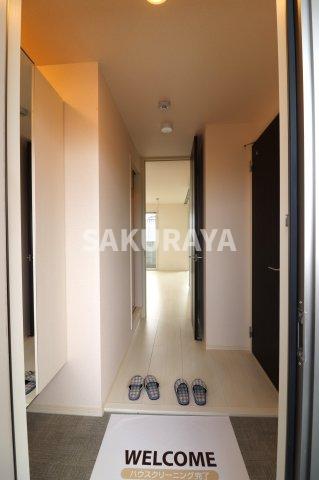 玄関　2024年撮影。現況と異なる場合がございます。