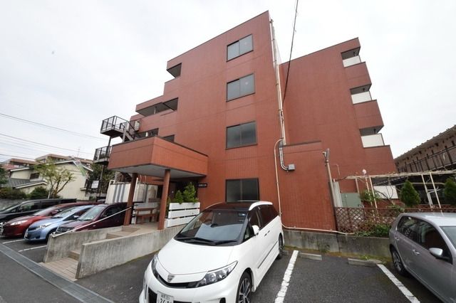 建物外観　♪重厚感あるタイル貼りの物件です♪