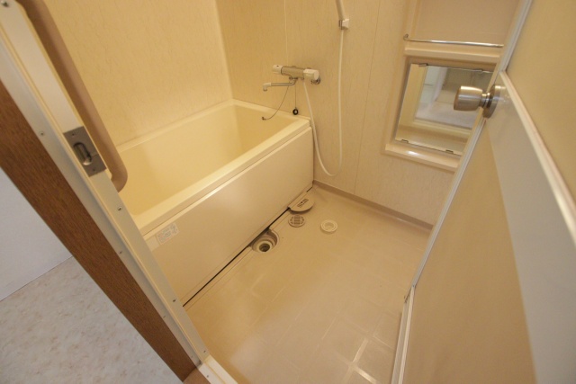 バス・シャワールーム　※別室の参考写真の為、現況優先です。