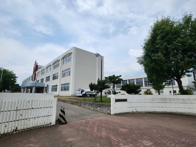 中学校　帯広市立緑園中学校（中学校）まで1059m
