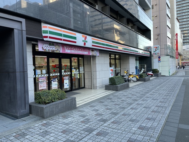 コンビニ　セブンイレブン千葉中央２丁目店（コンビニ）まで377m