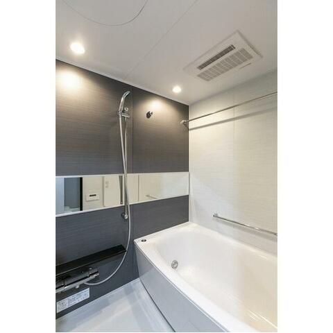 バス・シャワールーム　浴室乾燥機付き♪