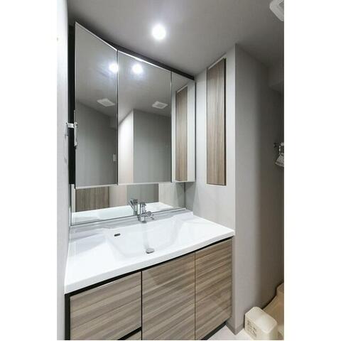 洗面設備　人気の三面鏡独立洗面台♪