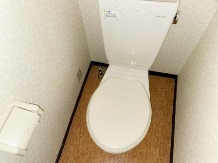 トイレ　落ち着いた色調のトイレです