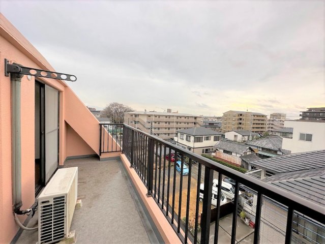 バルコニー　開放的で明るい空間を演出してくれるバルコニーです