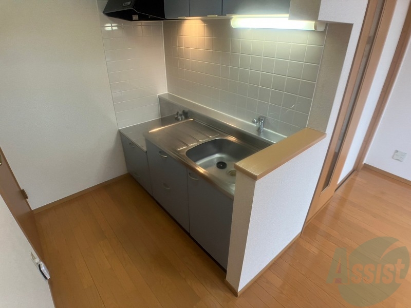 キッチン　キッチンです。ご自身でコンロを設置していただけます。