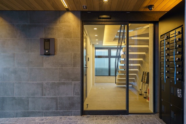 エントランス　2025年竣工　ストライプス東大井：エントランス