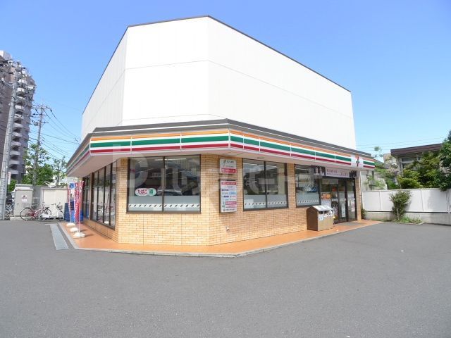 コンビニ　セブンイレブン足立千住曙町店（コンビニ）まで300m