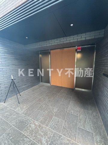 エントランス　落ち着いたエントランスです