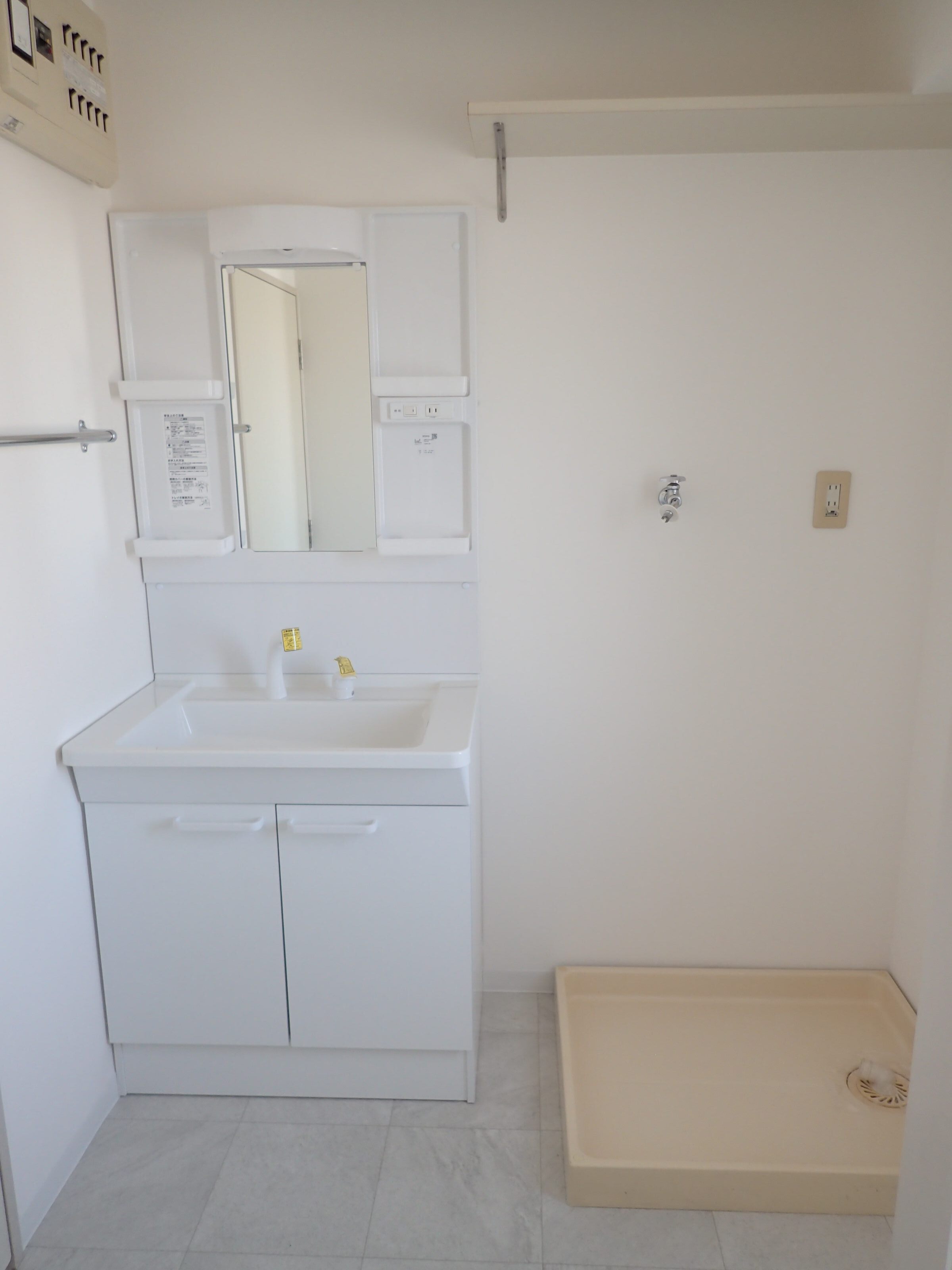 洗面設備　新品の洗面化粧台