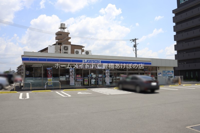 コンビニ　ローソン新城的場店（コンビニ）まで513m