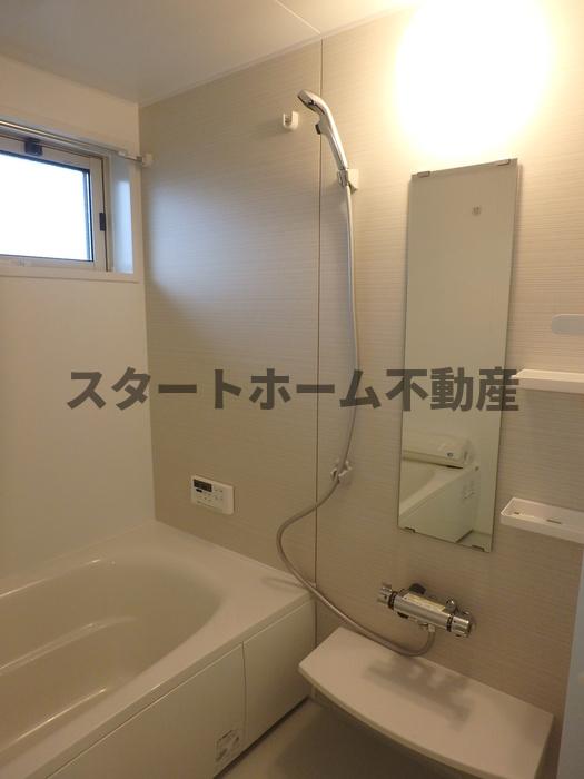 バス・シャワールーム　コンパクトで使いやすいお風呂です