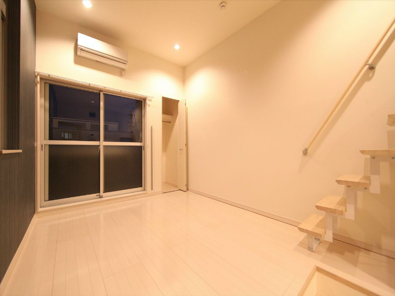 バルコニー　洋室6.7帖　ロフト5.5帖（収納としても使えます）す