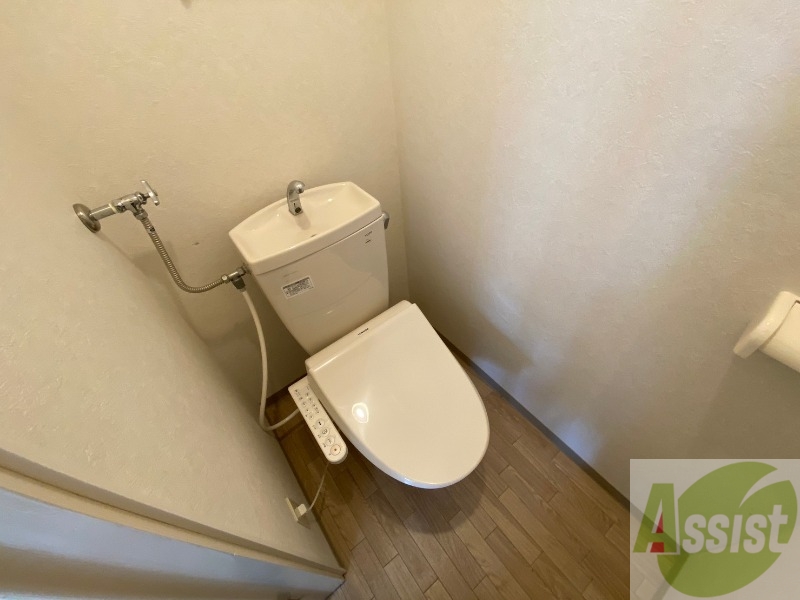 トイレ　こちらはトイレです。清潔感があり、安心して使用できます。