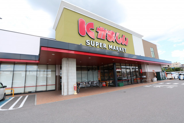 スーパー　かましん　カルナ駒生店（スーパー）まで600m