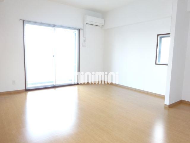 居室・リビング　広々して洋室