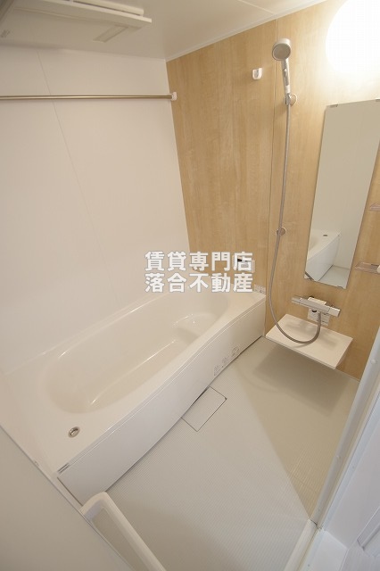 バス・シャワールーム　追い炊き機能、浴室乾燥機付き♪