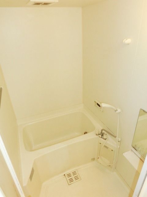 バス・シャワールーム　便利な追い焚き機能付き