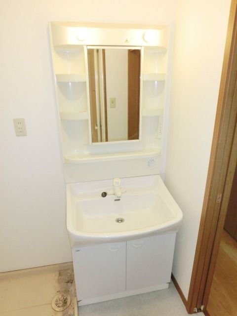 洗面設備　忙しい朝に便利な独立洗面化粧台