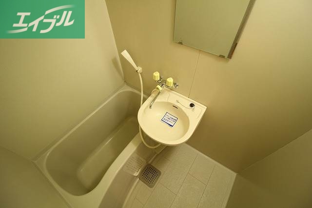 バス・シャワールーム　建物内別部屋の写真です