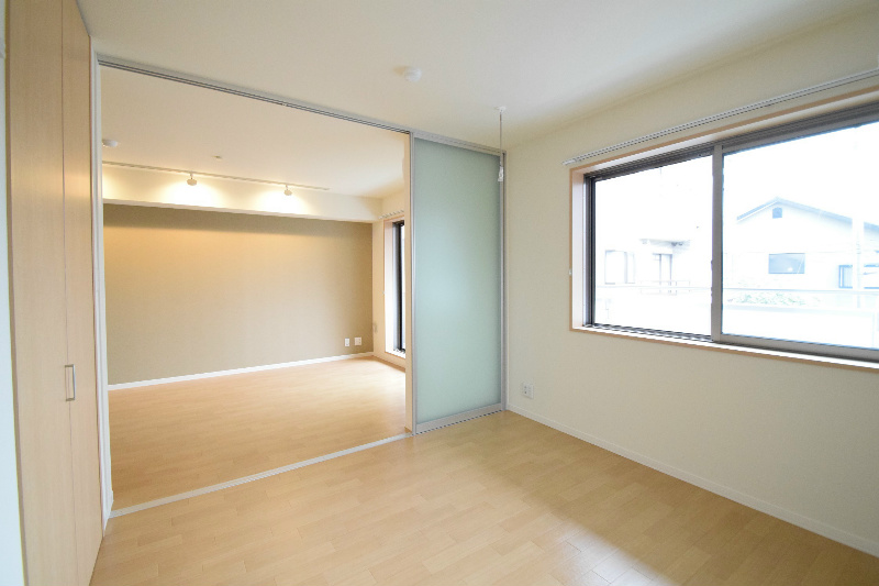 その他　リビング横洋室