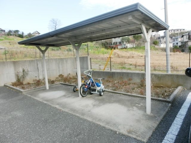 その他　屋根付き駐輪場