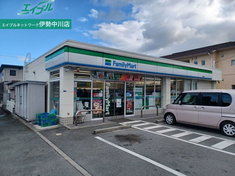 コンビニ　ファミリーマート津城山店（コンビニ）まで754m