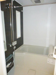 バス・シャワールーム　追い焚き機能、浴室乾燥機付きバス。