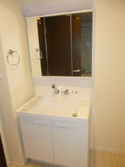 洗面設備　嬉しい独立洗面台付き。