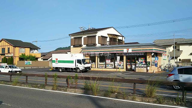 コンビニ　セブンイレブン 草津若草店（コンビニ）まで836m