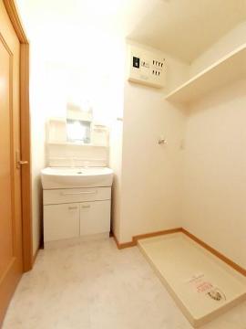 洗面設備　洗面台・室内洗濯機置き場