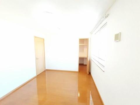 居室・リビング　室内