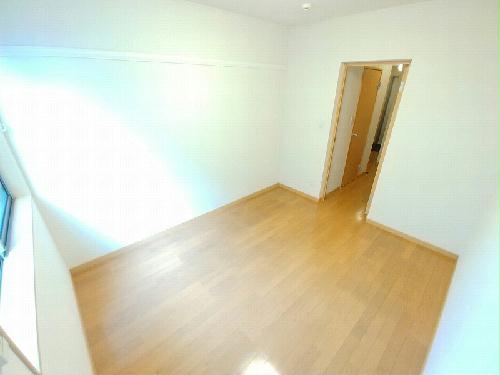 居室・リビング　1階居室：フローリング