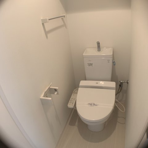 トイレ　温水洗浄便座機能付き☆