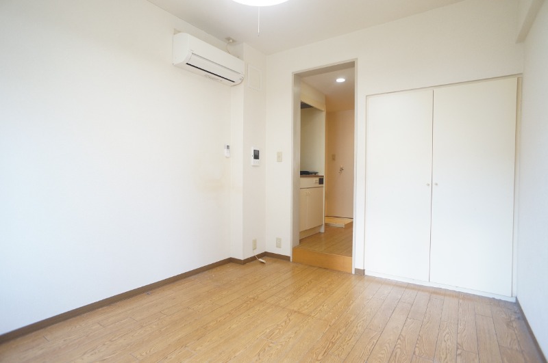 その他部屋・スペース　窓側から見たお部屋