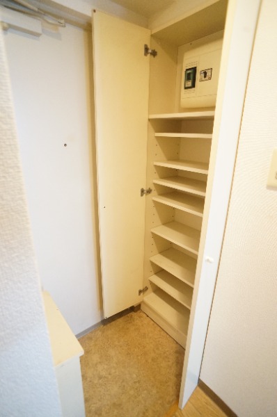 玄関　シューズＢＯＸあります