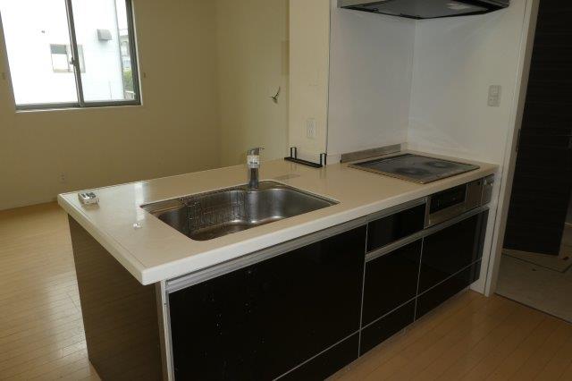 キッチン　3口ＩＨコンロ付システムキッチン