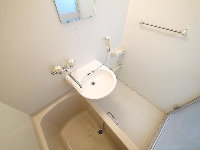 バス・シャワールーム　日々の疲れを癒すお風呂付です