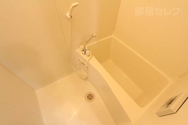 バス・シャワールーム　１１０３号室の写真です（反転タイプ）