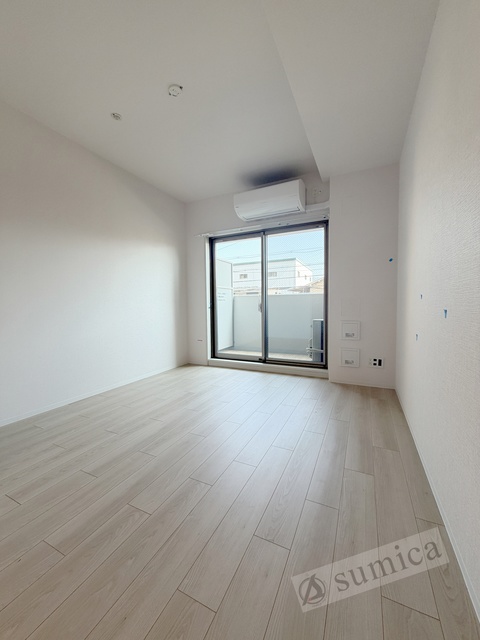 バルコニー　ワンちゃんも嬉しい明るいいお部屋です