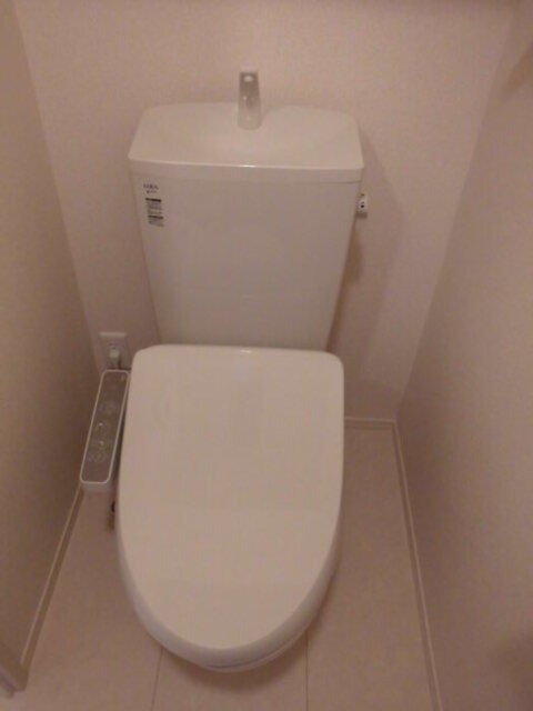 トイレ　温水洗浄暖房便座