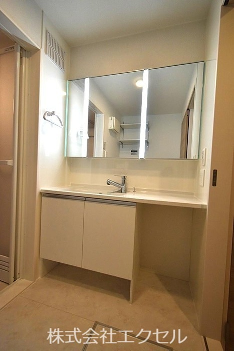 洗面設備　洗髪洗面化粧台です。