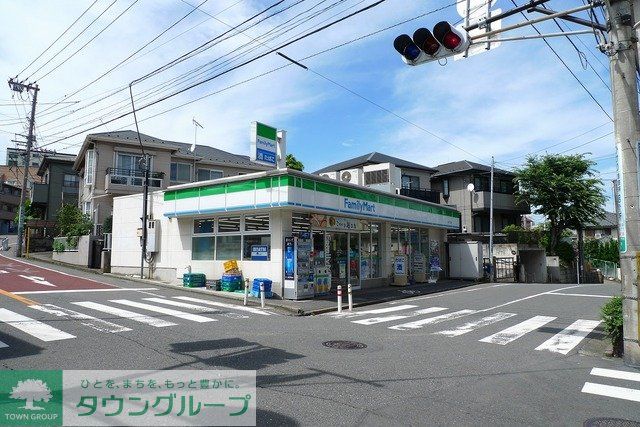 コンビニ　ファミリーマート鶴見荒立店（コンビニ）まで240m