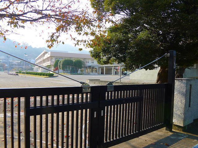 小学校　桐生市立広沢小学校（小学校）まで110m