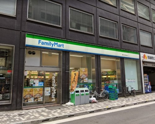 コンビニ　ファミリーマート 銀座木挽町通り店（コンビニ）まで428m
