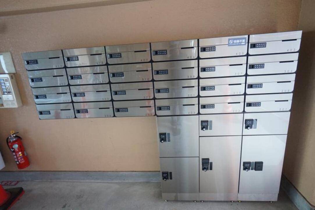 エントランス　宅配ボックス