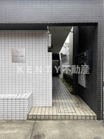 エントランス　落ち着いたエントランスです