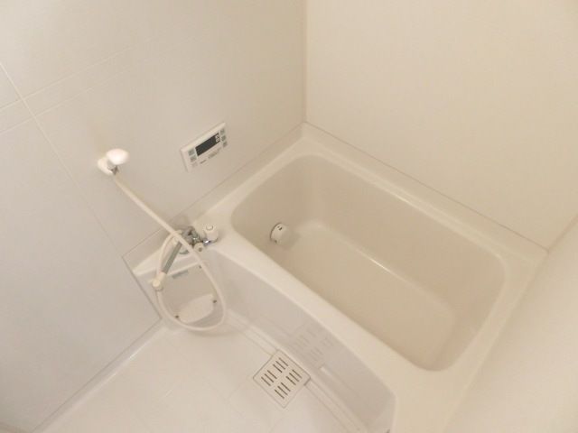 バス・シャワールーム　一日の疲れを癒してくれる追焚付きバスです