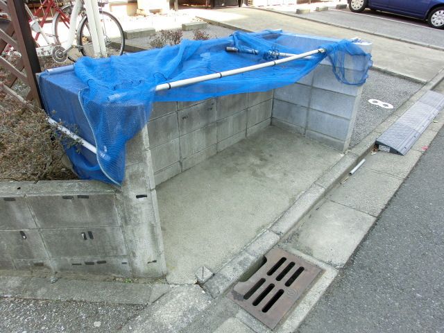 その他　敷地内ゴミ置き場